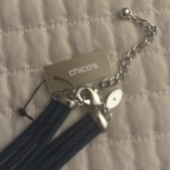 Chico’s Necklace Delanie Ynk
Blue Rope Necklace with deep blue stones - Picture 2 of 6